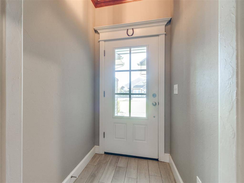 nicolewithbrix's tweet photo. Step into comfort and convenience at 2017 Edgewater DR, Moore! ✨
This spacious home offers 4 bedrooms, 3 baths, all for $397,000!

Ready for your tour? Details here: https://t.co/ZrtHB4QaVP
#MooreHomes #OklahomaRealEstate #NewListing #HomeGoals #ForSale https://t.co/rIOQhZXn4u