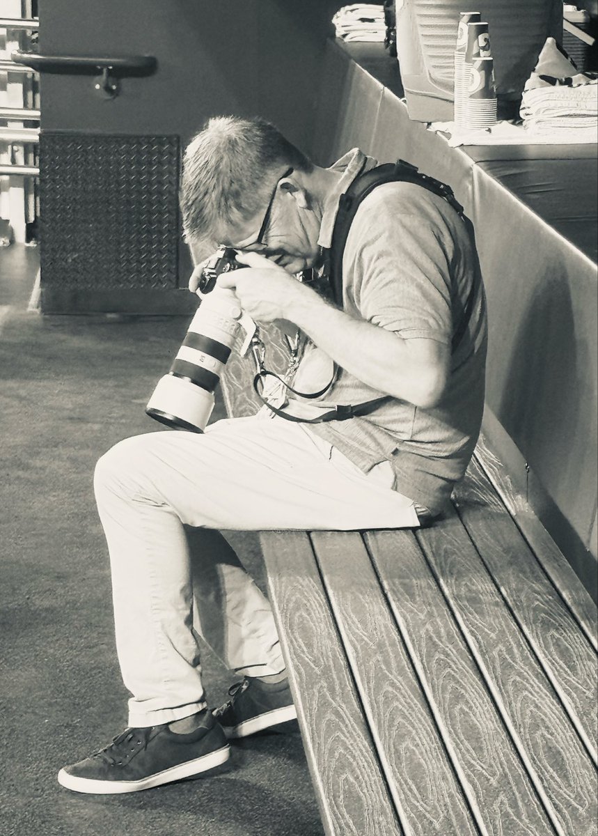 AndyMcKayHG's tweet image. Shout out to Ben Van Houten, our team photographer. The hardest working Mariner who has taken most of the iconic Mariners photos you’ve ever seen. Nobody does their job better or takes more pride in their performance. Today is the day the photographer gets his photo taken! ⚾️📸
