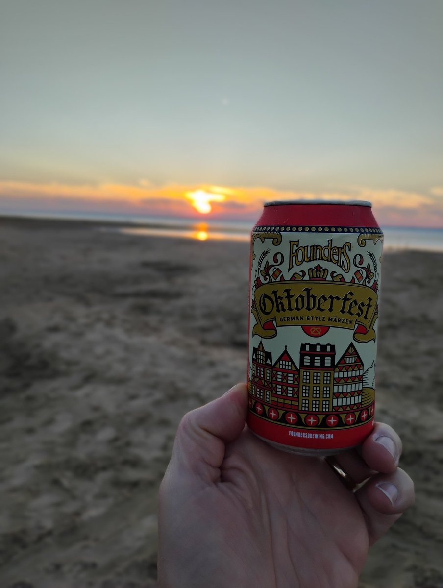 BeerSnobSean's tweet photo. Sunset at Tawas Bay in Tawas State Park, Michigan. @barrelaged_Art @RustedSpoke @Witchshatbrew @foundersbrewing @bieredemac @BrianVolkert @NoBeerNoLife_SJ @MikeSlomba #sunsetbeer #mibeer. https://t.co/BYaiZlpgK9