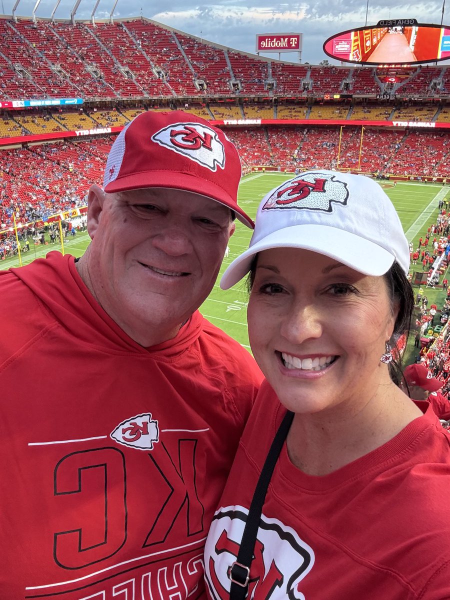 bhucks17's tweet photo. Checking one of the bucket list tonight. #ChiefsKingdom ⁦@sshucks⁩ https://t.co/HYE5ZjjydZ