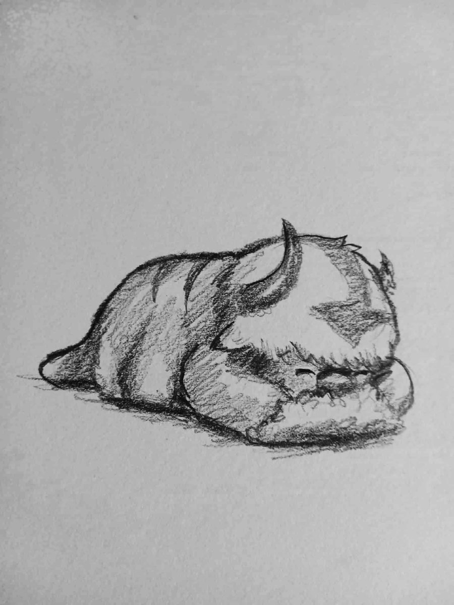 BrooksieCFonta1's tweet image. Sketching little studies of cute objects in my room! Thanks Kacchan and Appa for serving as models ✏️

#graphite