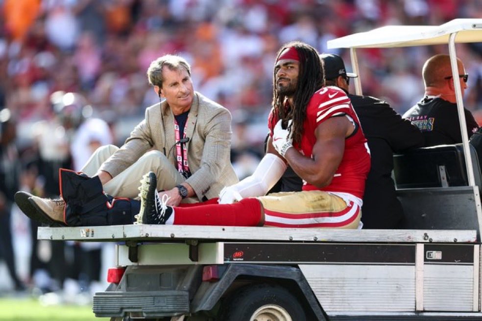 AdamSchefter's tweet photo. 49ers All-Pro LB Fred Warner suffered a broken and dislocated ankle that will require surgery. https://t.co/b2RBtwa3xz