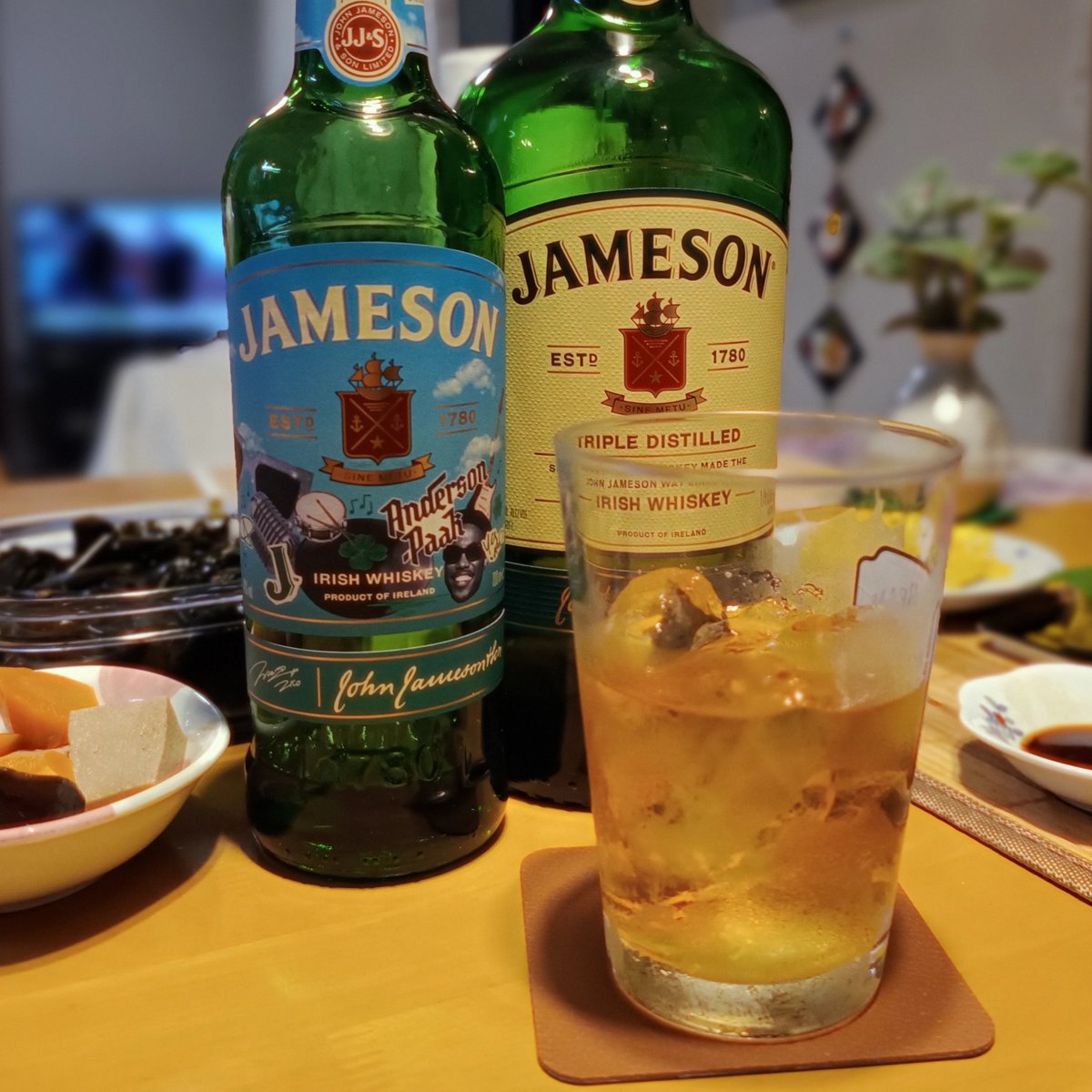 昨夜のお酒。アイリッシュ・ウイスキー JAMESON の Anderson Paak ラベル（左）
甘い香りがして美味しかったです🥃
