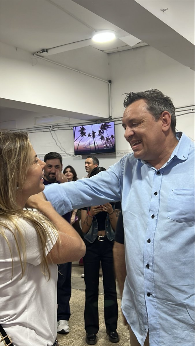 bondarenko_maxi's tweet photo. Reunión con los fiscales de LLA Esteban Echeverría.
Agradezco al Senador @CarlosCurestis por la invitación y a @KarenReichardt1 candidata a Diputada Nacional, por acompañarnos.
Defender el voto es defender la República. La Libertad Avanza o Argentina retrocede. 🇦🇷 https://t.co/MOM7DSVqcy