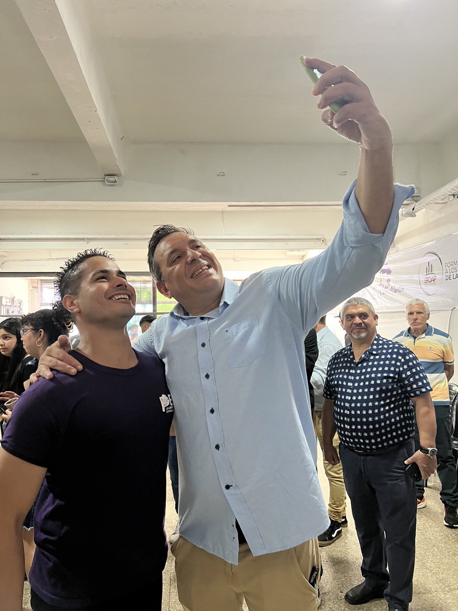 bondarenko_maxi's tweet photo. Reunión con los fiscales de LLA Esteban Echeverría.
Agradezco al Senador @CarlosCurestis por la invitación y a @KarenReichardt1 candidata a Diputada Nacional, por acompañarnos.
Defender el voto es defender la República. La Libertad Avanza o Argentina retrocede. 🇦🇷 https://t.co/MOM7DSVqcy