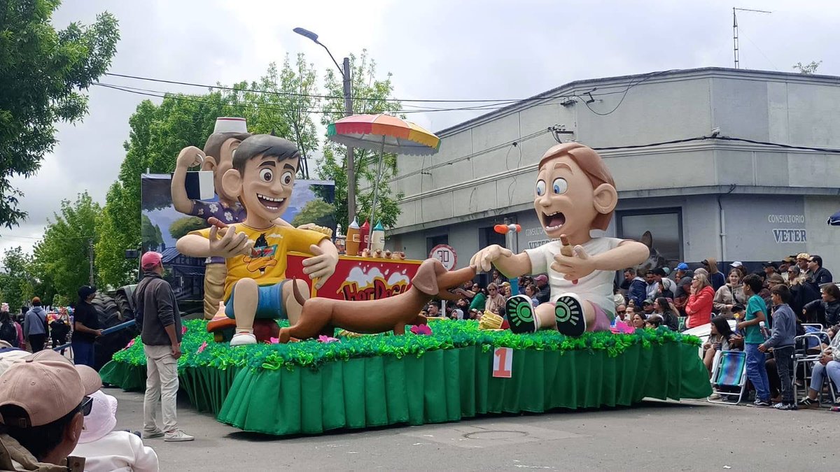 RominaPesce25's tweet image. Tremendas las carrozas de Dolores, pq esto no llega al resto del país?