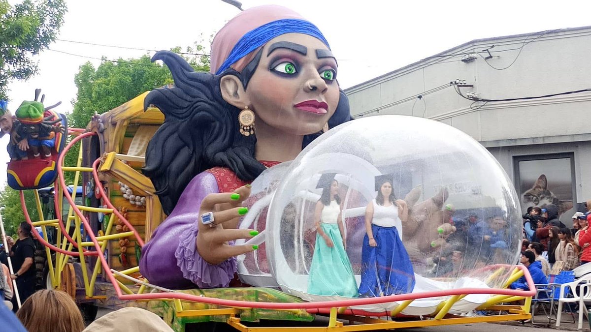 RominaPesce25's tweet image. Tremendas las carrozas de Dolores, pq esto no llega al resto del país?