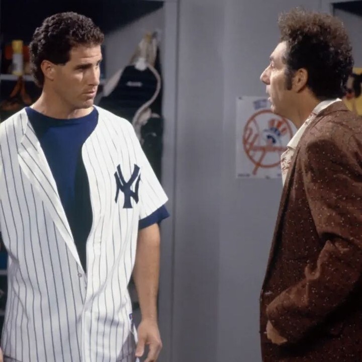 PIUpdate's tweet image. 📺 October 12, 1995: On NBC&apos;s &quot;Seinfeld&quot;, Kramer (Michael Richards) asked New York Yankees right fielder Paul O’Neill to hit two home runs in the next game because of a promise to a boy in the hospital in an effort to get back a birthday card for owner G… instagr.am/p/DPul1QqCHZ2/