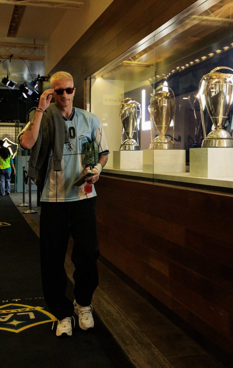 SI MUCHACHOS, REUS TAMBIÉN ES MARADONEANO.

D10S.