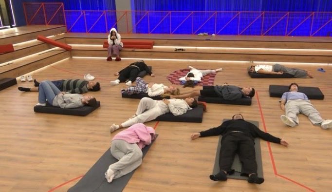 root_rah's tweet image. una se pierde el directo dos días y téyou ha firmado el tratado de unificación entre las mesas. #OTDirecto12O