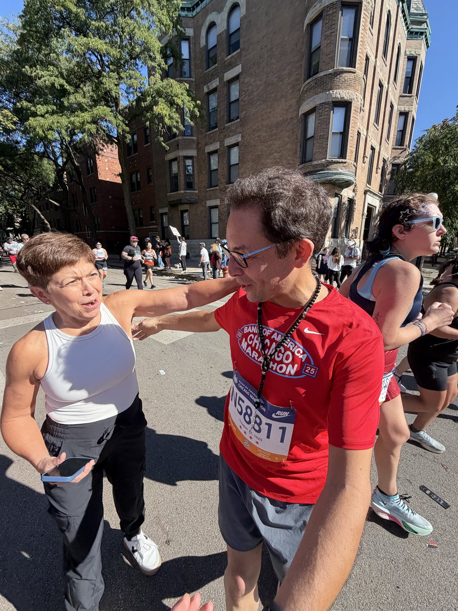 We got Mara Georges running the Chicago Marathon with Ray Lopez <a href="/RaymondALopez/">Ald. Raymond Lopez</a> #ChicagoMarathon