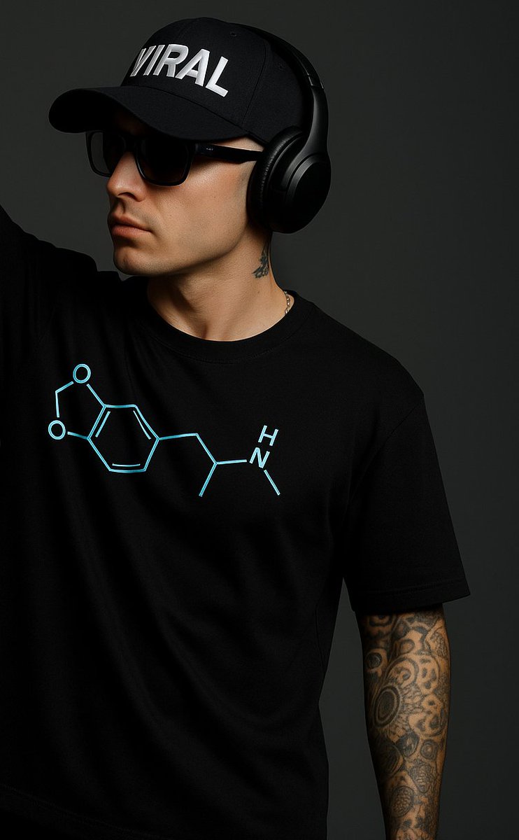 viralbytk's tweet photo. Dropping beats and dropping molecules. Viral T SHIRT is just good chemistry.
Not for everyone,  only 10 pcs available (limited edition)
Caps are available 
👕  Blue Radium. 5000/-
🧢  Black with Embroidery  1800/-

Go for viral +94774294959

#everyonefollowers #screenprinting https://t.co/yfDP0T696G