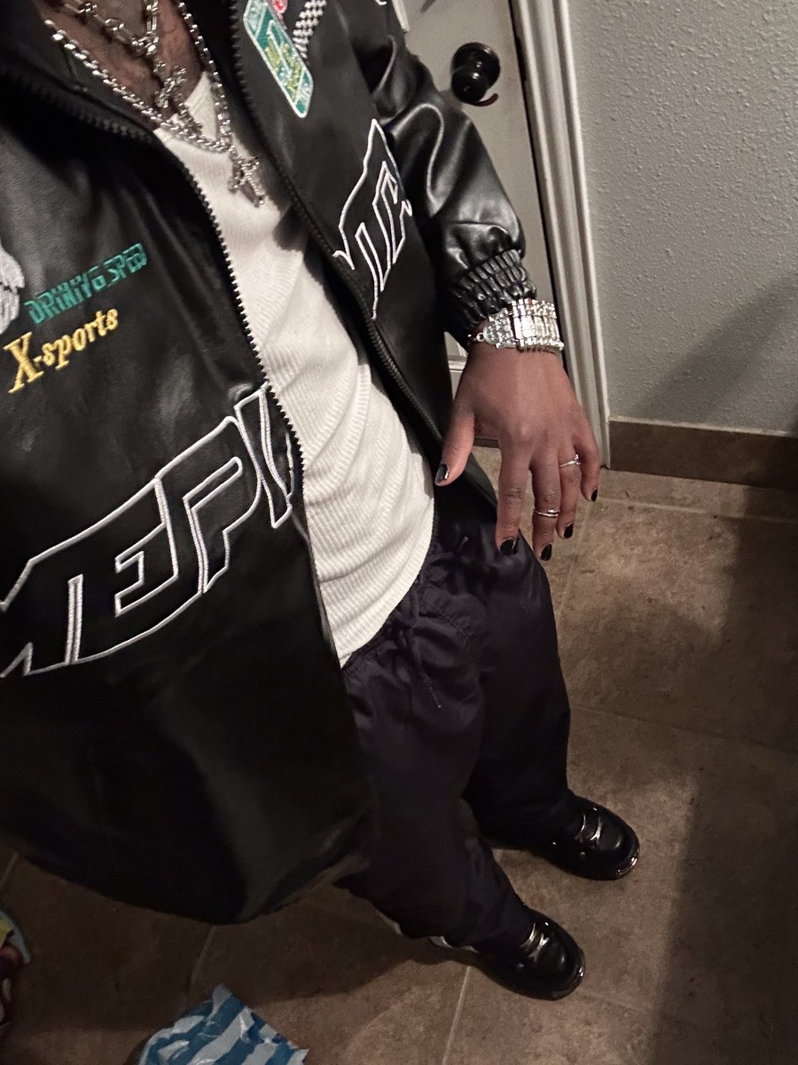 venumvon's tweet image. It’s more than drip — it’s expression. #VVSeason
#vv #stylewave #undergroundaesthetic #trapfashion