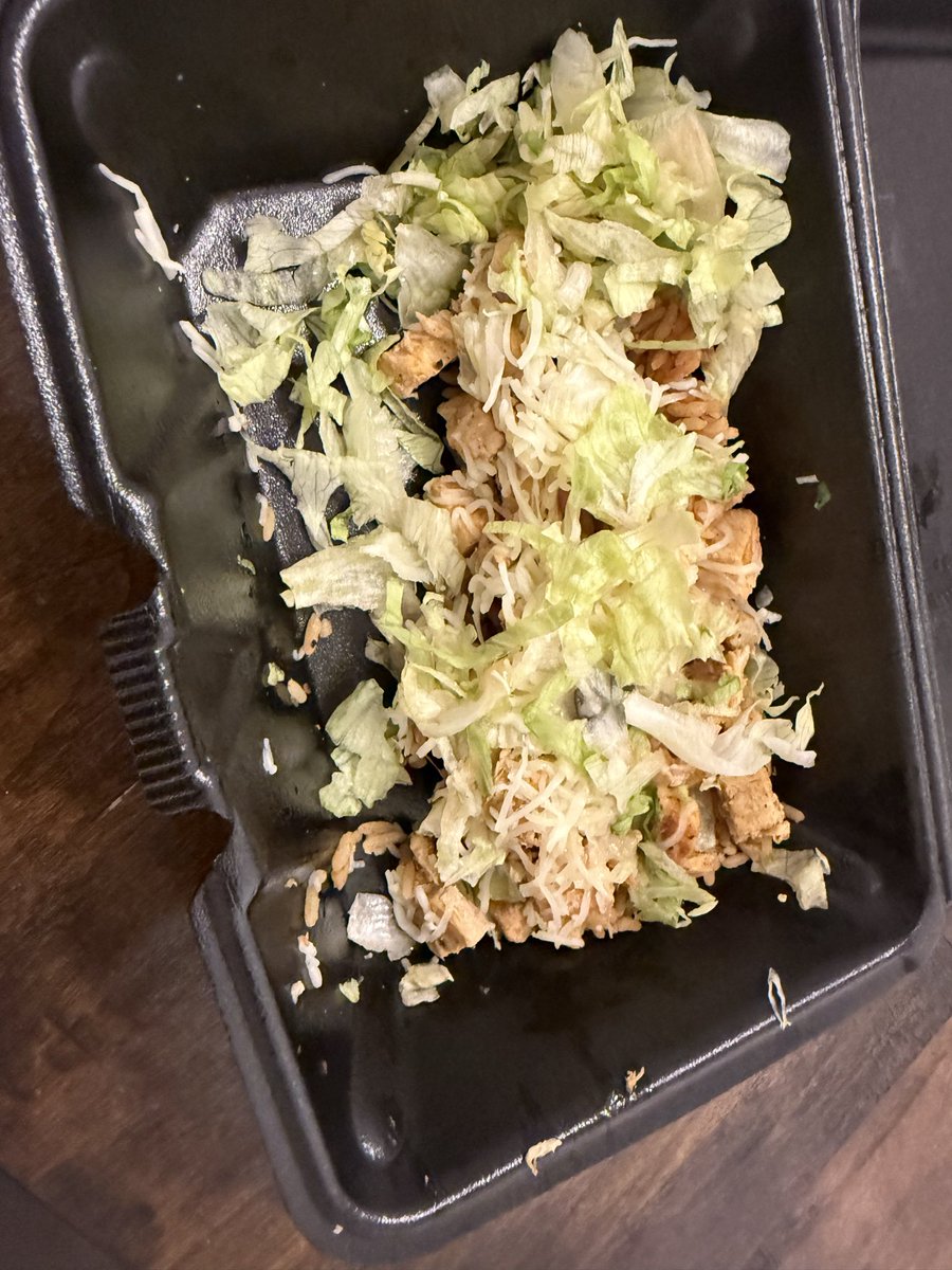 torifnancew's tweet photo. @SurcherosFresh y’all need to make this up to me. $15 for a burrito bowl and this is what I opened up when I got home. It’s like every time I order online my meal get smaller and smaller. Look at this shit. Saint Simon’s, Georgia location. https://t.co/QjaiPoZBR2