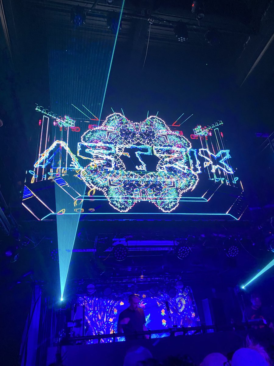 omoikkiri_love's tweet photo. ASTRIX⚛️
圧巻の75分セット☣️
終始かっこよくて75分一瞬だった💯
ただ大人気すぎて箱パンパン🥐🍞
あーーーー楽しかったーーー🤩
寝よう😪💤
#ASTRIX https://t.co/cvNaEbU4bH
