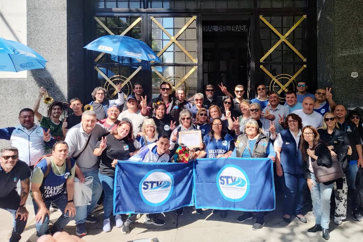 #TRANSPORTE #VIALES Ovación para Graciela ALEÑA por su liderazgo, compromiso, entrega diaria y ejemplo a seguir como líder sindical en acto de asunción de CD CATT donde asumió como Secretaria de Igualdad de Género. 
<a href="/somosstv/">SindiVialesNac</a> <a href="/Gracielastv/">Graciela Aleña</a> <a href="/CATToficialok/">CATT</a> 
facebook.com/share/p/1BivLU…