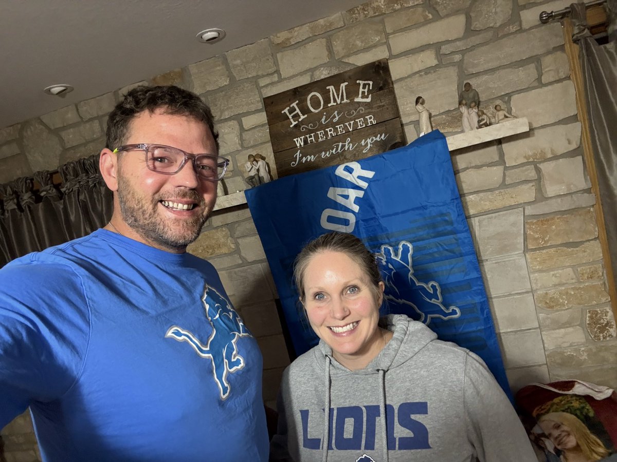 soberdaddy2's tweet photo. It’s late and almost our bedtime, but it’s #GameDay Baby
@Lions
#OnePride 🦁
#TeamBeaudry
#Family https://t.co/U71K2WncJP