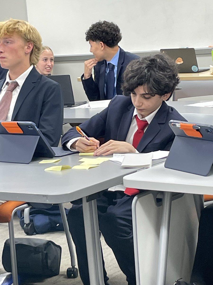 HaynamNation's tweet photo. Model UN’s NATO delegation: https://t.co/2zBRMNKeS9