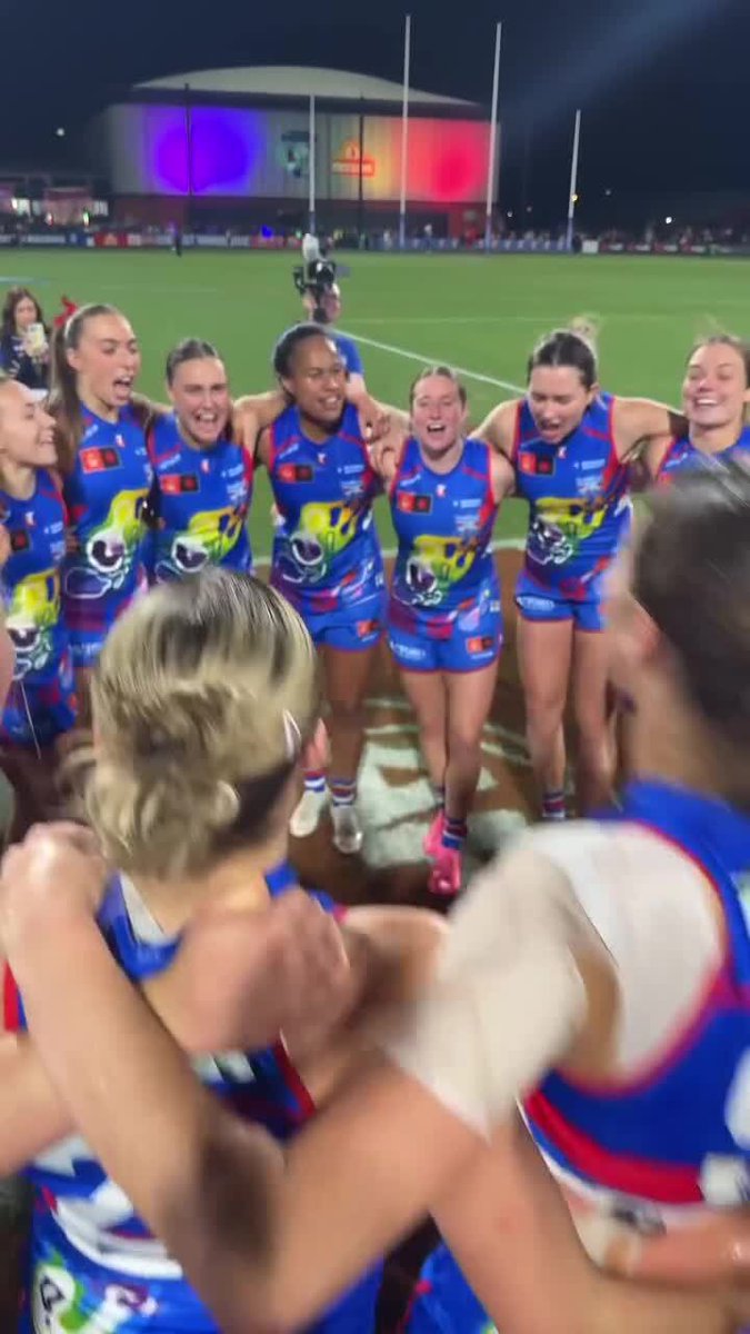 A Friday night dub at home for the Bulldogs W 🥰 🐶 🌈 

#bulldogsfriendly #business #meetup 🐶 Tues mornings at Whitten Oval - with DIFY Social's Steven G Hubbard