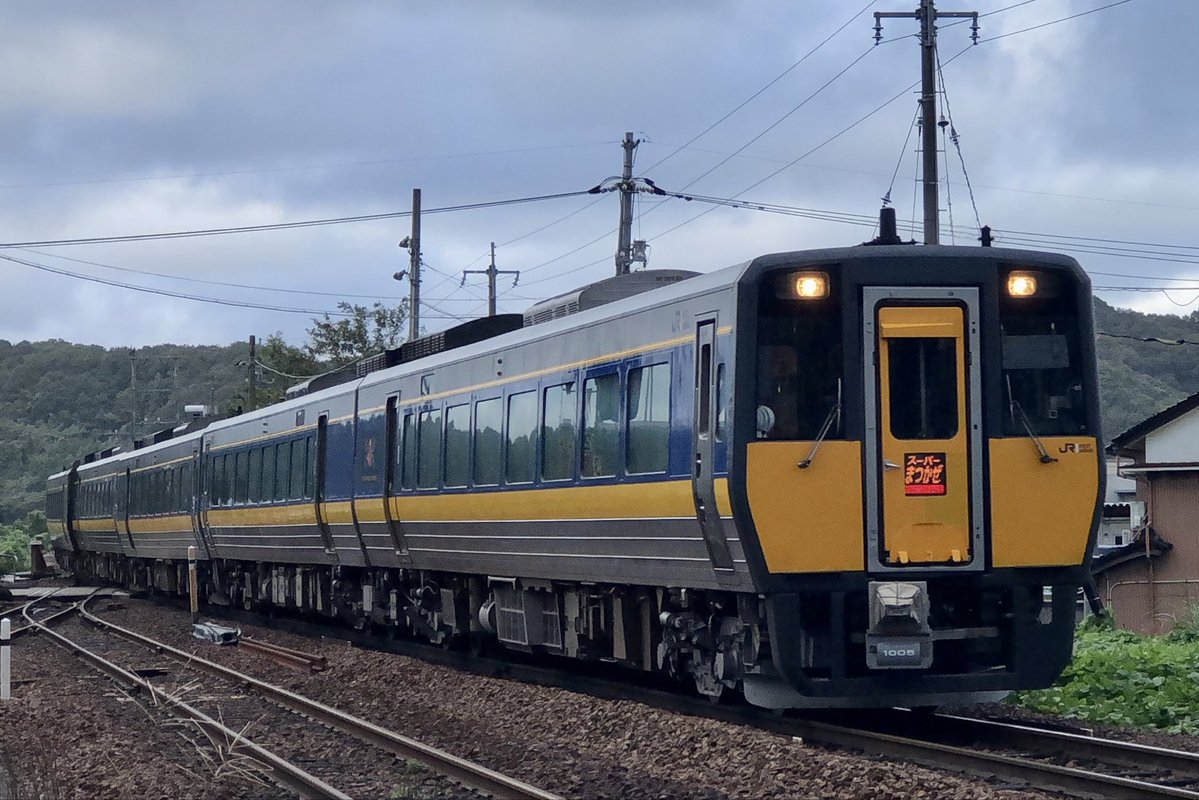 【増結】キハ187系5両編成
2002D特急スーパーまつかぜ2号鳥取行
.宝木駅

3連休最終日。
今朝のSまつかぜ2号は、要検明けの1005+5を先頭にした、オール0番台の5両編成でやってきました。
カッコいいです😎✨

.編成:1005+5]+[1007+[1006+6
.2025年10月13日(月) スポーツの日
