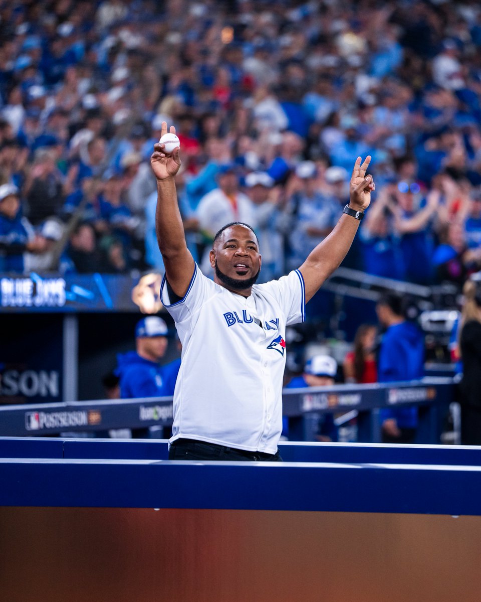BlueJays's tweet image. The Parrot is home 🦜

Edwin Encarnacion threw tonight&apos;s First Pitch! #WANTITALL