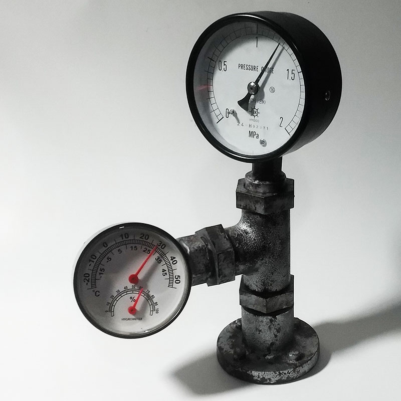 tinypoool's tweet image. STEAM PUNKテイストの温湿度計 伍号機改
ペットボトルオープナー増産のため
提供したハンドルの代わりに圧力計を装着
#圧力計 #pressuregauge
#thermometer
#ハンドメイド
#handmade 
#handycraft
#steampunkartist 
#steampunkdiy