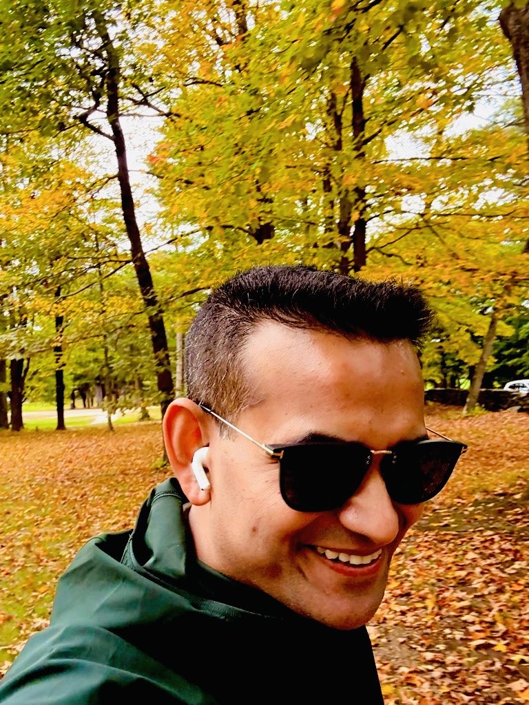 Solitary storm sojourn !!

#Fall #fallseason #Foliage #Autumn2025 #AutumnLeaves #NewEngland