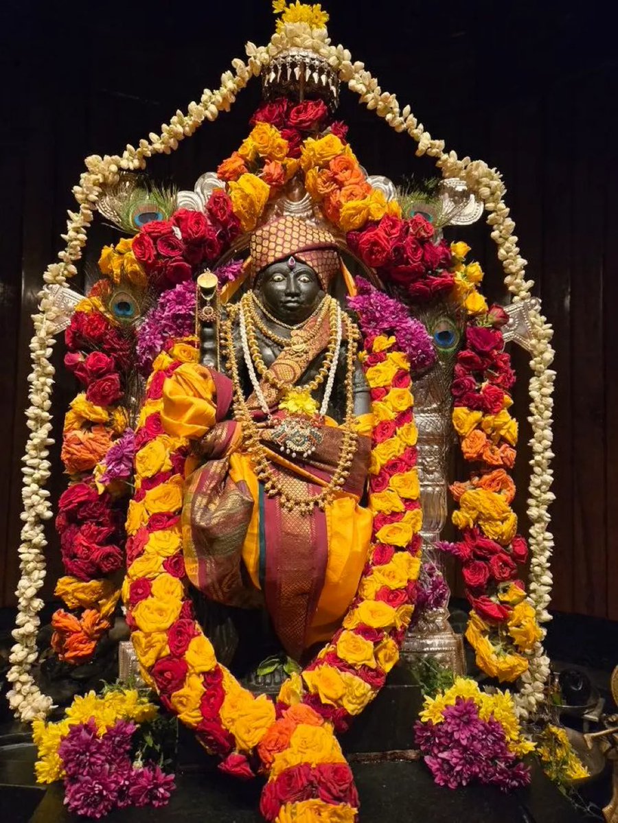 #HareRamaHareKrishna Blessings of Sri Krishna to you all. <a href="/PuthigeSri/">SriPuthigeMatha</a>
