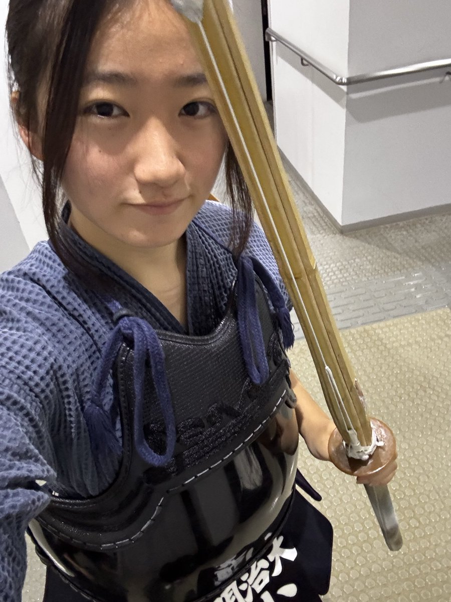 おはようございます☀️
これは先日の剣道着の写真です🫣

今日は四次審査最終日！
以下のリンクから投票よろしくお願いします🥹
2025.frecam.jp/entry/740

また、本日10/13 23:30〜24:00に配信します！
審査期間外にはなりますがぜひ来てください🫶

それでは今日も一日満喫していきましょう〜