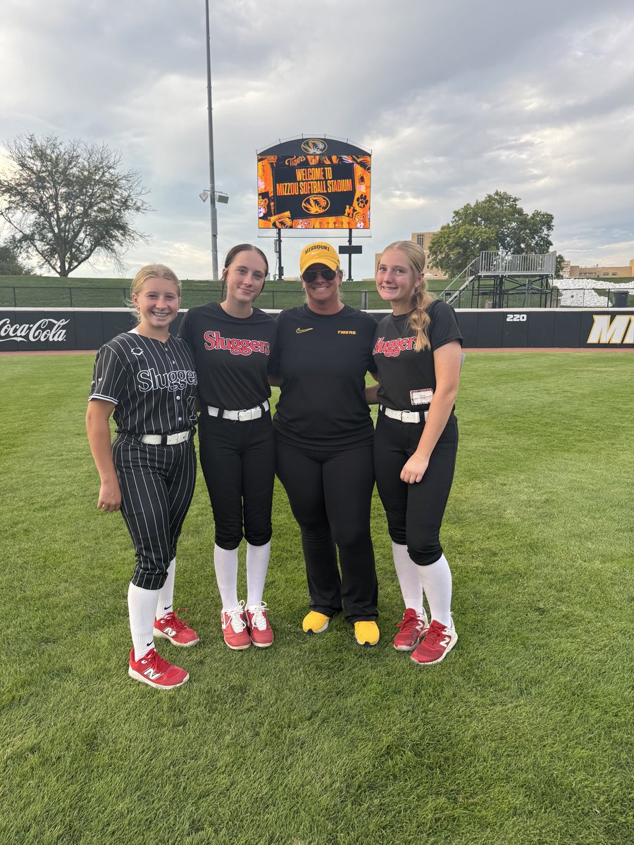 LLS_2011_KS's tweet image. Emily Palisch (2029), @Keely_Yount2029 and Quinn Mitchell (2029) went camping today at @MizzouSoftball!!  Thank you @CoachLarissaA @epsteinhitting @CoachJayGwyn @CoachBella42