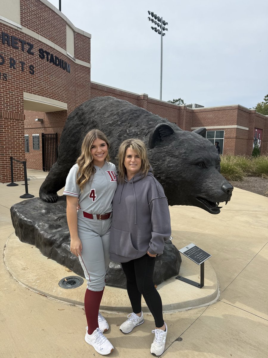 _haydenlail's tweet photo. I had the best time on my official visit. I’m so excited for the next 4. Thank you @HollarShena for hosting us this weekend ❤️ @FC_LaRousa @LRSoftball https://t.co/ABWBD046ZT