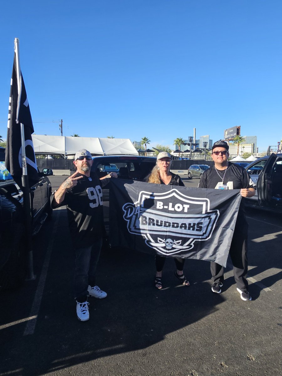 We wonnnnnnnn #Raiders  RAIDERSSSSS  B-LOT IN THE HOUSE <a href="/702_dman/">Dman from B-Lot</a> <a href="/BBruddahs/">Blot Bruddahs</a> <a href="/DarthVegas06969/">Darth Vegas</a> <a href="/Raiders/">Las Vegas Raiders</a>