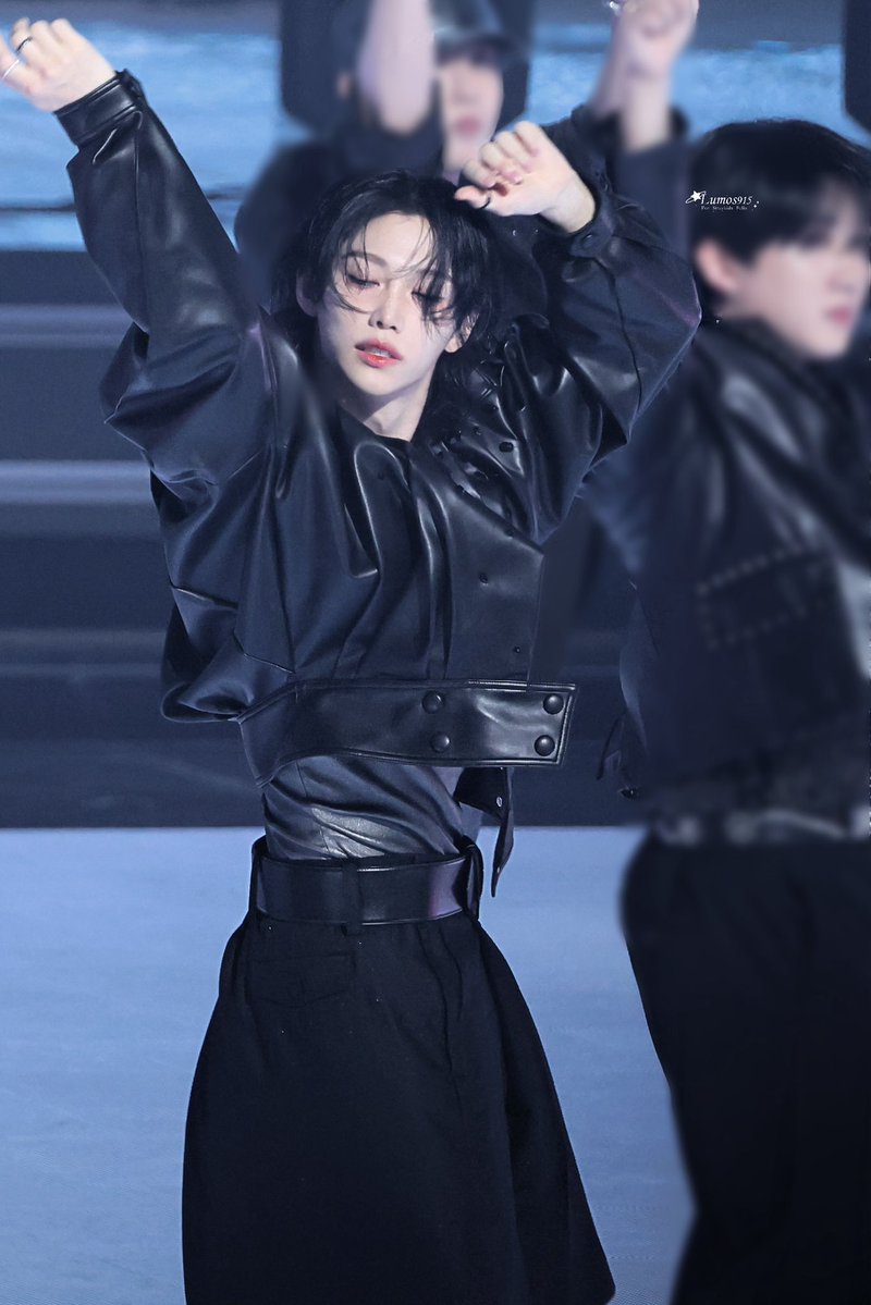 아 이 날 ㅈㄴ 섹시하다 흑발+가죽