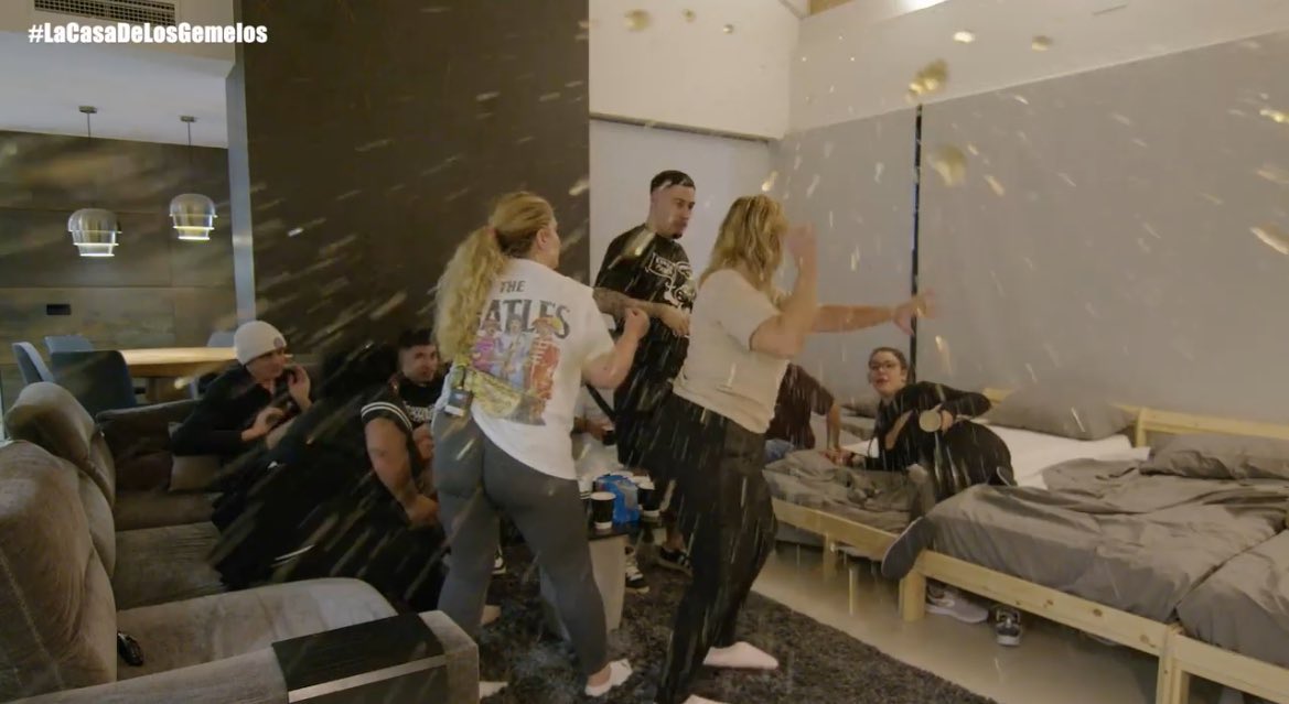 Oleo sobre el lienzo  #LaCasaDeLosGemelos