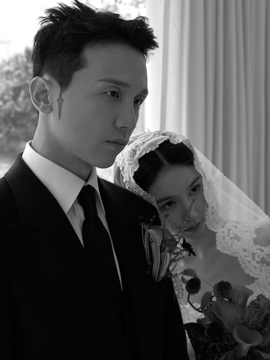 imbcenews's tweet image. 쿠시♥비비엔 결혼에 빅뱅→올데프 총출동, 화려한 하객 라인업 
#쿠시 #KUSH #비비엔 #VVN #프로듀서커플 #결혼 #커플 
#빅뱅 #BIGBANG #올데이프로젝트 #ALLDAYPROJECT #올데프 
#미야오 #MEOVV #하객라인업 #더블랙레이블 #iMBC연예 

쿠시와 비비엔은 지난 11일 서울 모처에서 결혼식을 올렸다.