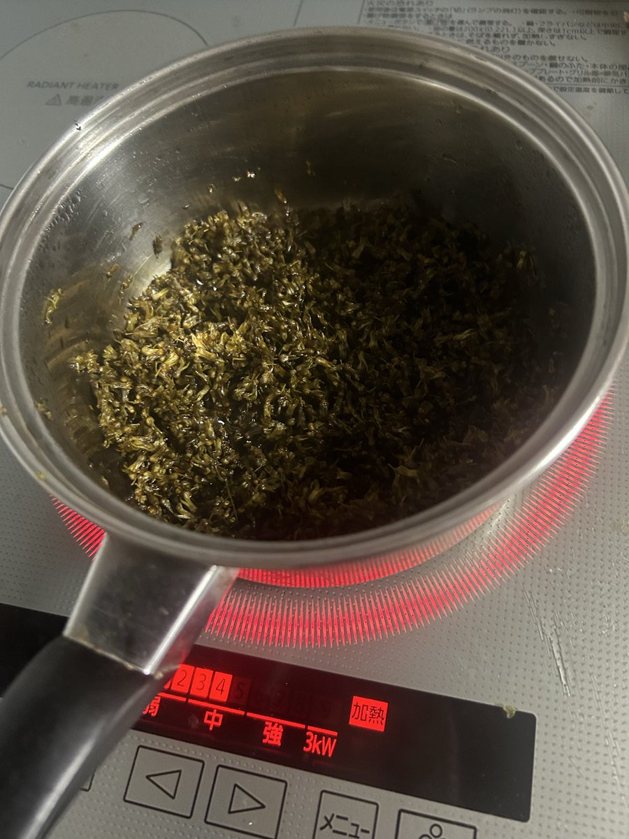 🍚昨日の母の晩ごはん🍚

坦々胡麻鍋
黒豆枝豆
太秋柿

蒸し暑い日に鍋料理💦
完食してくれました
やったー🙌

青紫蘇の実の佃煮も作りましたが
実をしごいて取るのに疲れ果て
下茹でを忘れて味付けをしてしまう痛恨のミス😵

今の季節しか作れないのに💦

年1しかやらない作業は行程を忘れがち
トホホ