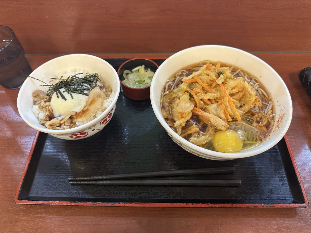 本日をもって高崎駅の乗り換え改札にある駅そば「八起家 高崎店」が閉店となります。
最後に食べ納めをして来ました。普段は西口店、第5を利用していたので利用回数は少なかったですが、入場券で列車を見る時や乗り換え待ちの時によく利用していました。
約10年以上、お世話になりました！