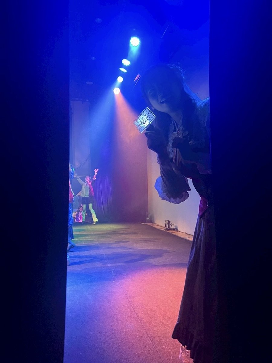 chiho_official_'s tweet image. 本日は #降臨祭 DAY3でございます！
血夜堕本部、全員集合です🥹✨️

会場に来てくださる方も
配信で見てくださる方も
たくさん楽しんでいただけますように…⚔️

(昨日のライブ中の楽しそうな私たちを添えて)
#降臨SOUL