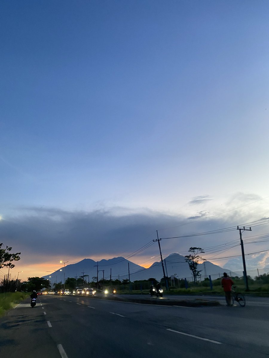 Sadboyy12312's tweet photo. Pulang ke rumah disambut gagahnya mereka

#gunung #arjuno #welirang #penanggunga
#pasuruan #surabaya https://t.co/DQn5NyAiVI