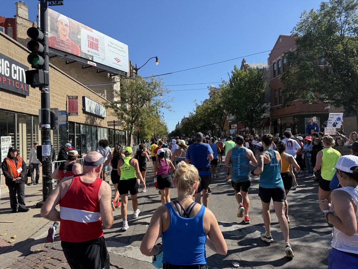 HawleySports's tweet image. From the start to the finish, Lakeview to Pilsen and through the final miles. There is truly a blessing to run this incredible event every year and I don’t take it for granted.
