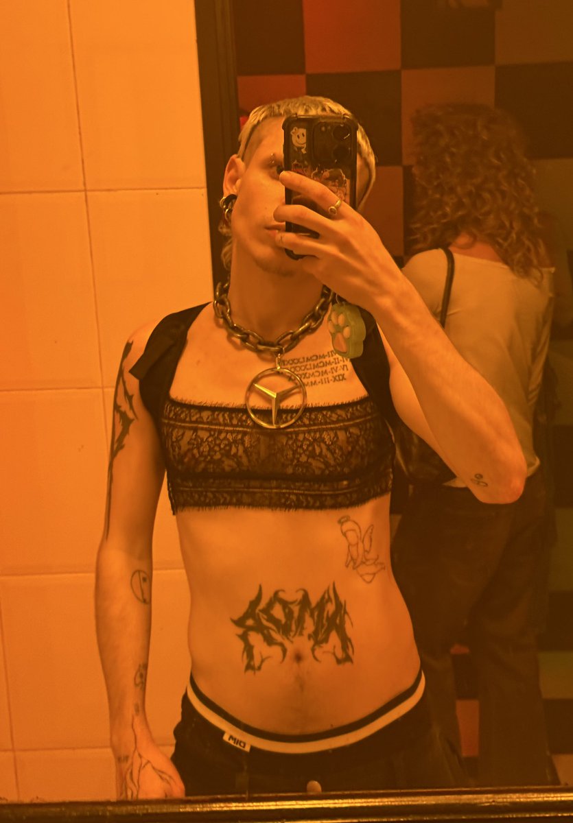 ale18only's tweet photo. 💚⛓️‍💥smash or pass? https://t.co/RqE67V2git