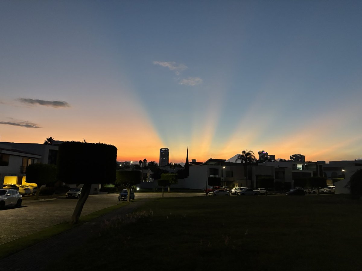 erichjunghanns's tweet photo. Atardecer #poblano!!! https://t.co/gtMgNd2A8s