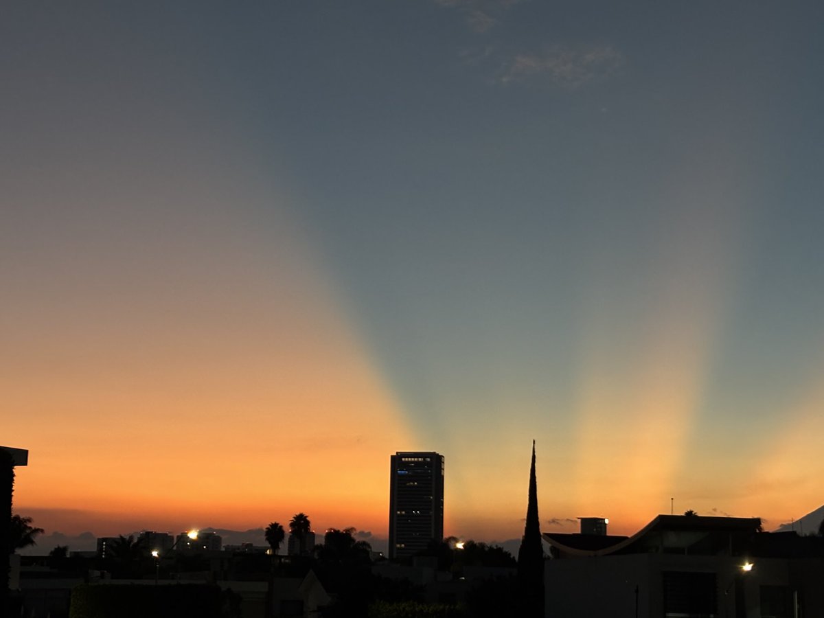 erichjunghanns's tweet photo. Atardecer #poblano!!! https://t.co/gtMgNd2A8s