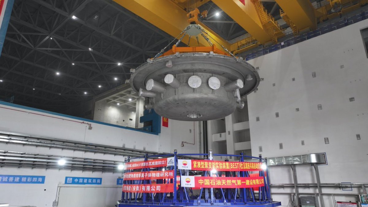 ChinaScience's tweet image. The Burning Plasma Experimental Superconducting Tokamak (BEST), a compact fusion experiment device designed to demonstrate actual "burning" of deuterium-tritium plasma and scheduled for completion by end-2027 in Hefei, east China's Anhui Province, has reached a major milestone…