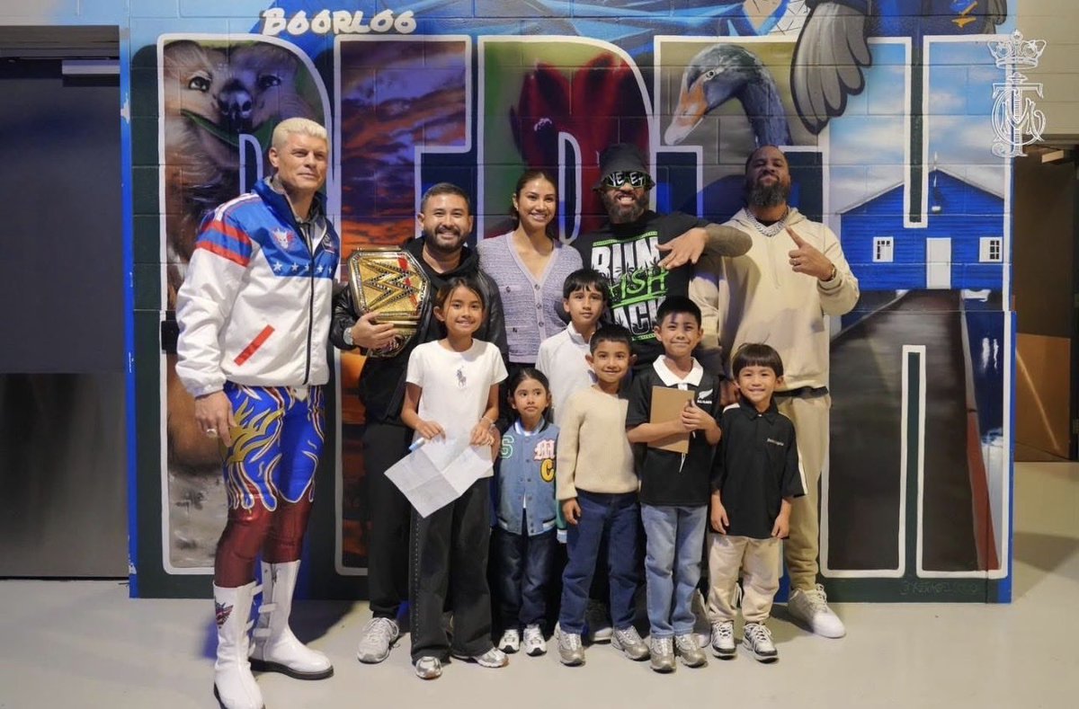 j_ucey's tweet image. the twins 🤍.
#TheUsos #jimmyuso #jeyuso #wwe