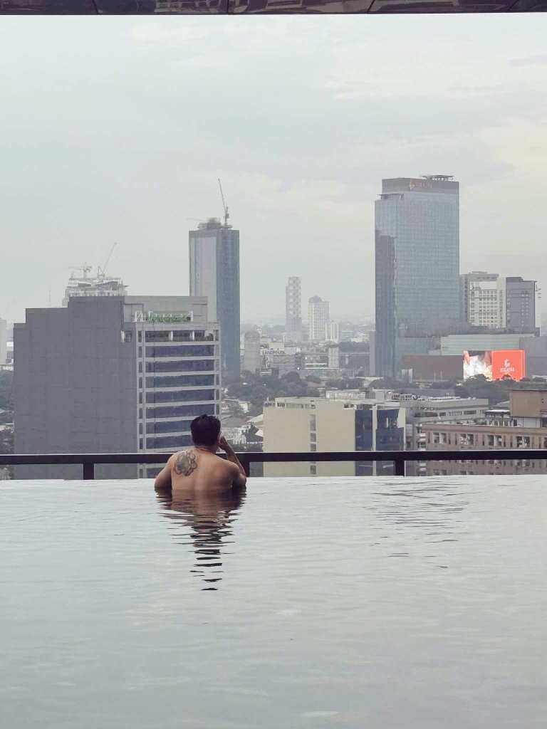 PeterAlonzo44's tweet photo. Chillin' above the City Noise. 🍄 https://t.co/uwl42X9U8L