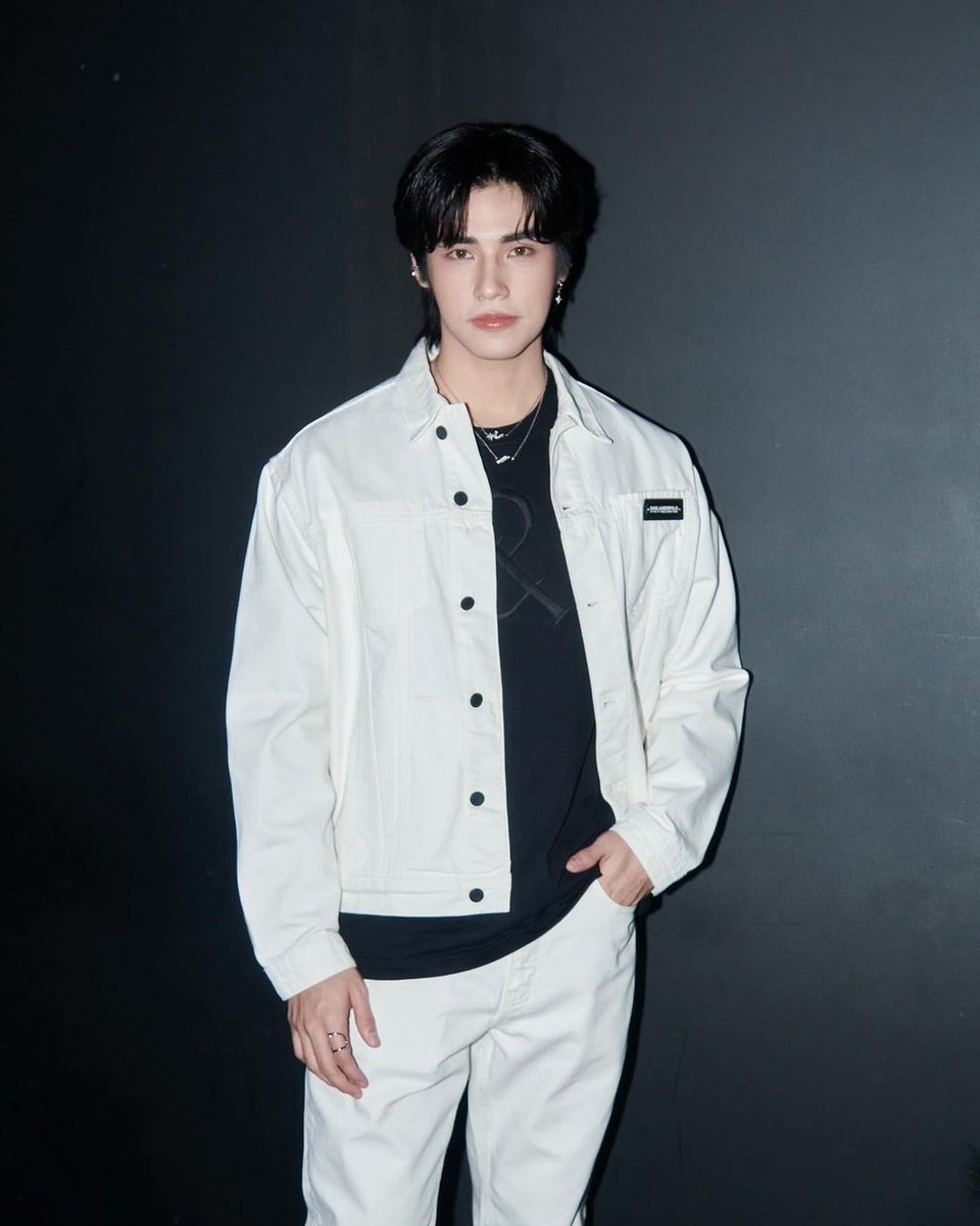 MORNING POOM  ─ ⛅️✨
ขอให้เป็นวันที่สดใส ท้องฟ้าอาจเปลี่ยนสี แต่ความรักที่มีไม่เคยเปลี่ยนแปลง 👮‍♂️

#หวานร้อย #หวานร้อยของชายอ้อย
꒰ <a href="/poompps1/">poompps</a> #poompps #PoomPhuripan​ ꒱♡