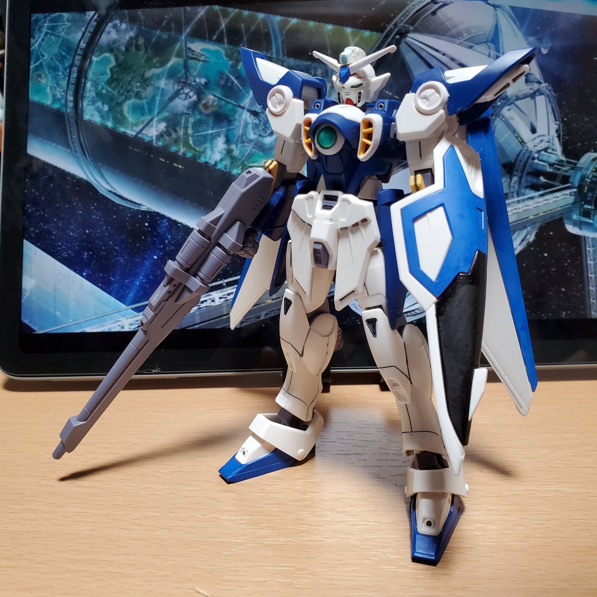 sudadotto's tweet photo. エントリーグレードのウイングガンダムを自分好みのカラーに塗り替えたものが出来ました　なんちゃってバードモードになれるのが嬉しいです　3枚目は好きなやつ　#ガンプラ https://t.co/nG8halZyIs