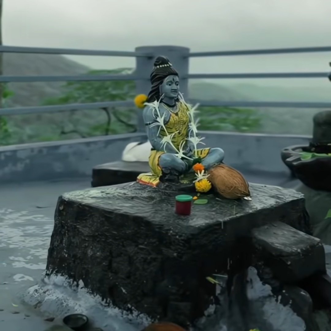 महादेव की महफ़िल में किस्मत बदल जाती है 
बस दिल सच्चा होना चाहिए 

हर हर महादेव 🚩🕉️🔱🙏