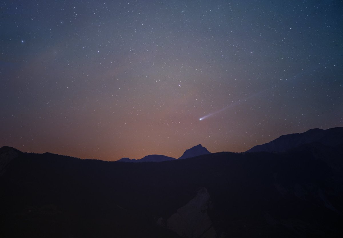 La comète C/2025 A6 (Lemmon) depuis Valberg dans les alpes maritimes le 12 octobre à 20h30 locale. (Sony A7III 85mm F1.8)
#comet #Astrophotography #valberg